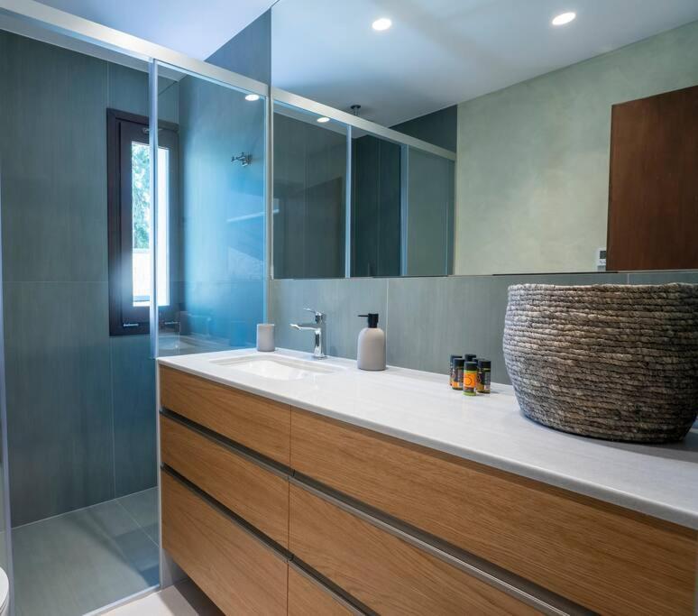 Sea And Sun Metaxy Mas, Brand-New, Beachfront ! Chania  Bagian luar foto